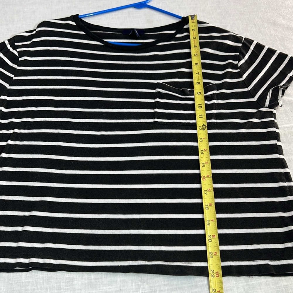 🌞 Gap black & white short sleeve breast pocket oval neck tee M - Picture 12 of 16